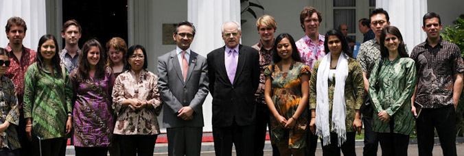 Indonesia study trip 2012 group photo 