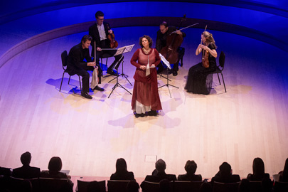 Actor, author and former Stanford faculty member Anna Deavere Smith introduces the St. Lawrence String Quartet. / Photo: L.A. Cicero