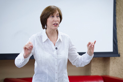 Tina Seelig teaching a class / Photo: L.A. Cicero